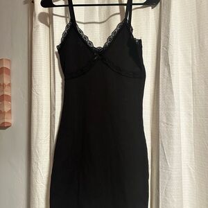 H and m dress in black